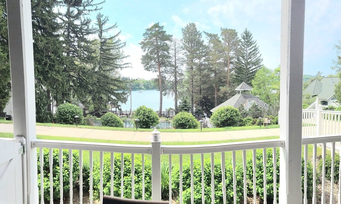 Elkhart Lake Copropriété | Premier View and Patio Overlooking Elkhart Lake! Two minute walk to bars/dining!