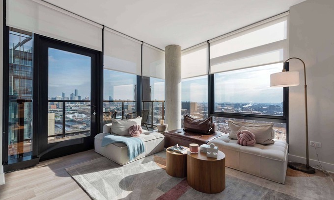 West Loop Appartement | SafeNeighborhood w/Views&Easy City Access|TheWilco