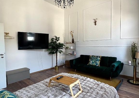 Huckingen Appartement | Premium-Apartment im Duisburger Süden, nähe Düsseldorf Flughafen & Messe, Komplett ausgestattetes Apartment mit modernen Altbau-Flair