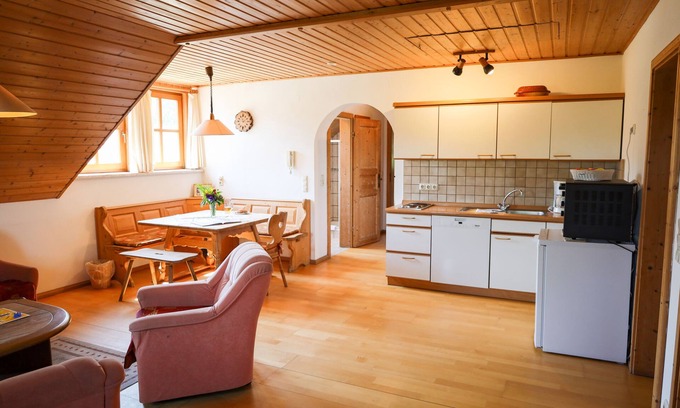 Muenchberg Appartement | Location-Large-Salle de bain privée séparée-Vue sur la campagne
