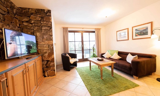 Untergrainau Appartement | Premium holiday apartment "Maiglöckerl" with fantastic mountain view in the Zugs
