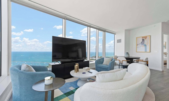 The Loop Appartement | Premium Lake Views + Ideal for Group Getaways
