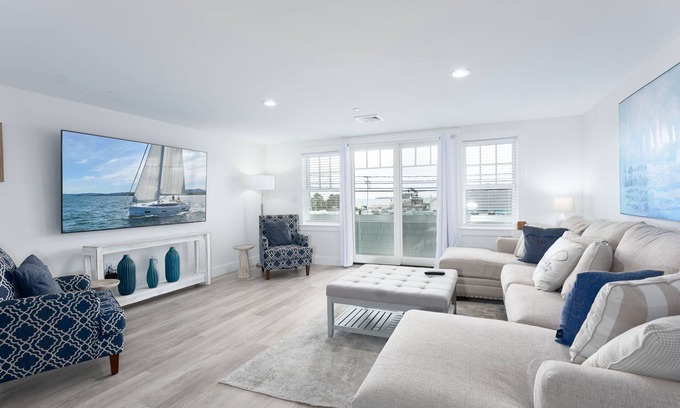 Plymouth Cultural District Appartement | Premium Ocean View Condo (1,250 sq.ft.)