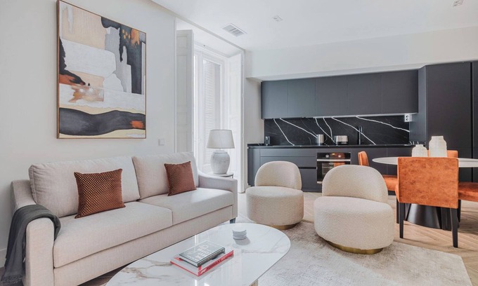 Barrio de La Latina Appartement | Premium Palacio 2BR, Furnished w/ Washer & A/C, by Blueground