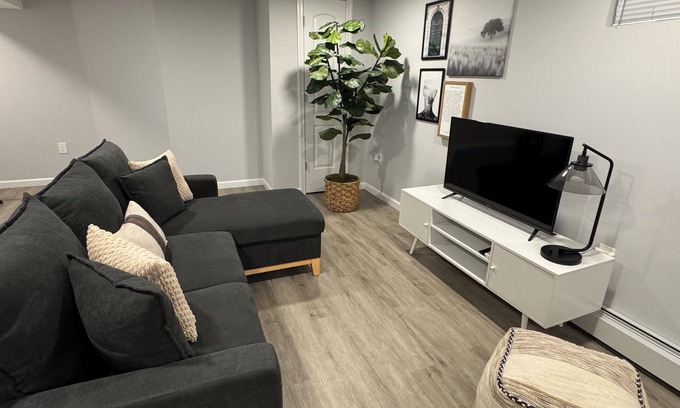 Alden Manor Appartement | Premium Studio Suite - 10 min. walk to UBS Arena & Belmont Park