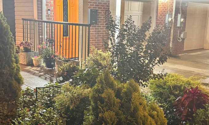 Washington Maison | Presidential Style Retreat up to 22 guests!! Pet Friendly and Free Parking!!