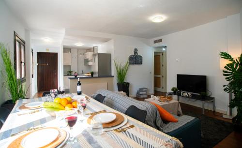 Carretera de Cadiz Appartement | Prestige Premium Apartment with FREE Parking - Malaga Center