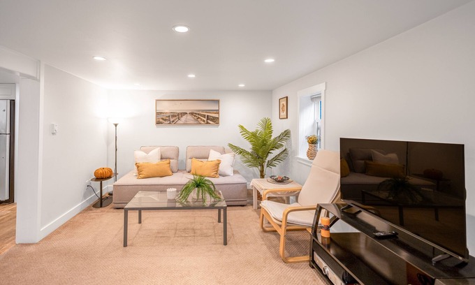 West Point Grey Maison | Prestigious 2 Bedrooms 2 Baths in West Point Grey