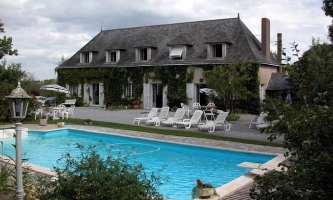 Val-du-Layon Cottage | GÎTE PRESTIGIEUX AVEC PISCINE CHAUFFEE, SALLE JEUX BILLARD ET TENNIS