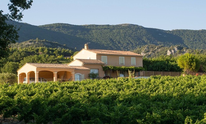 Cabrieres-dʼAigues Maison | Maison de prestige Sud Luberon au calme, climatisée avec piscine chauffée