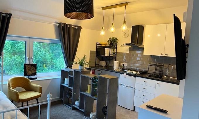 Yeovil Maison | PRESTON ROOM LET 8