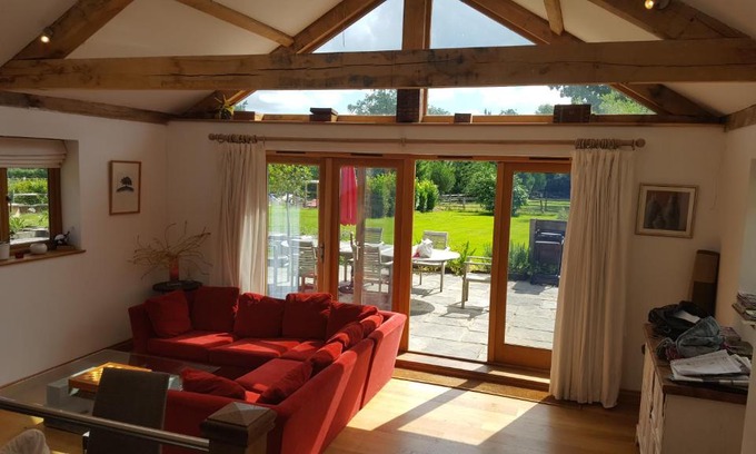 Haslemere Maison | Prestwick House - Sleeps 10+ - Main House & 3 Separate Oak Framed Barn Studios - Rural