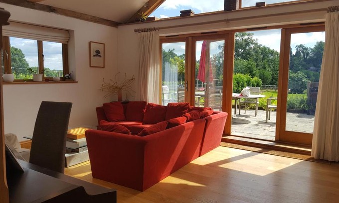 Haslemere Maison | Prestwick Oak - Open Plan 2 Double Ensuite Rural Oak Framed House Sleeps 4 plus AONB