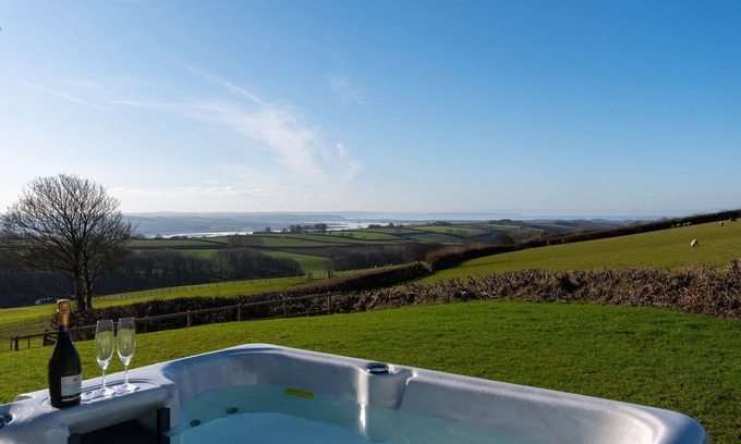 Barnstaple Cottage | Jolie grange de 2 chambres avec bain à remous à proximité des plages du North Devon