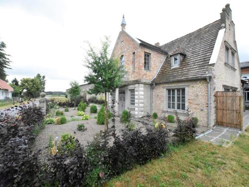 Kroepelin Appartement | Pretty Apartment in Detershagen with Private Terrace