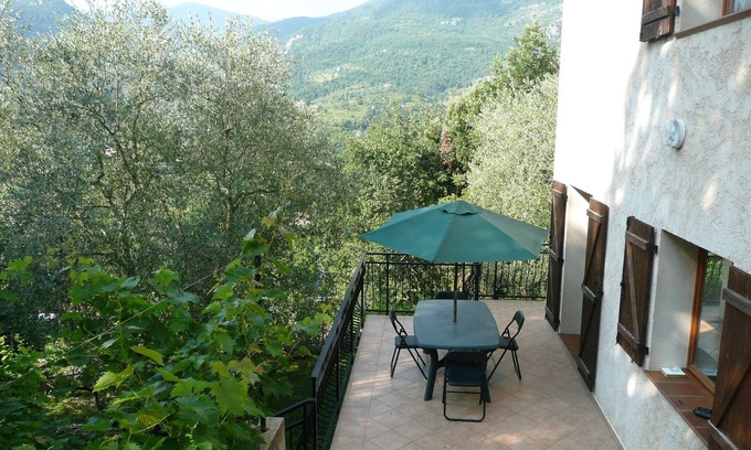 Sospel Appartement | Location 3 étoile joli 2 pièces Sospel dans villa, proche Menton, Nice, Monaco