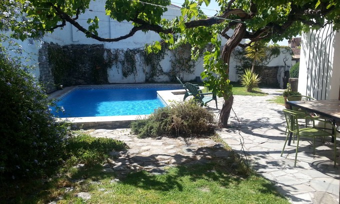 Niguelas Cottage | Jolie maison avec beau jardin et piscine. Super endroit. Wifi. 4 couchages