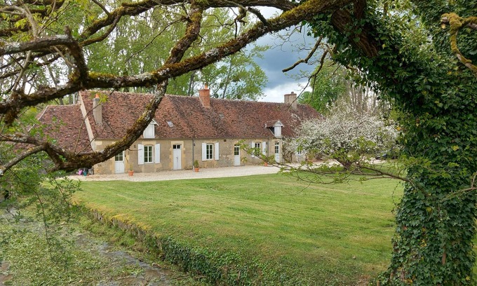 Saint-Benin-d'Azy Maison | Jolie longère en bordure de village