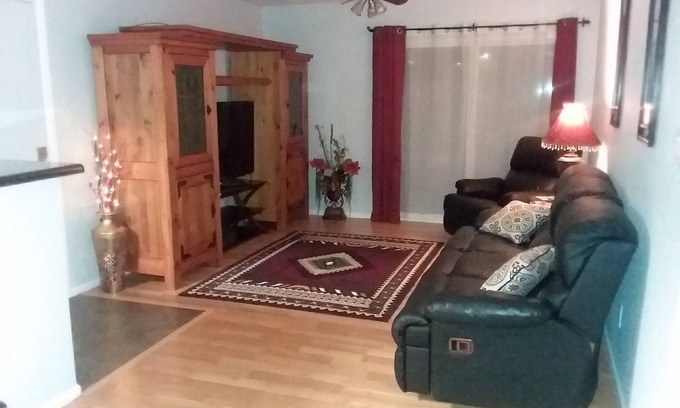 Glendale Copropriété | Condo assez luxueux et confortable pratique pour de nombreux équipements et activités