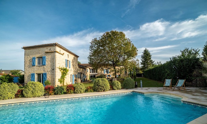 Mouzieys-Panens Cottage | Gite en pierres avec terrasse et barbecue dans une propriété avec piscine