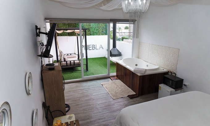 Puebla Historic Center Appartement | Private room with jacuzzi and terrace in roof garden