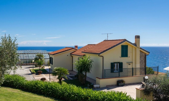 Poggi Appartement | Primavera (PGI130) by Interhome