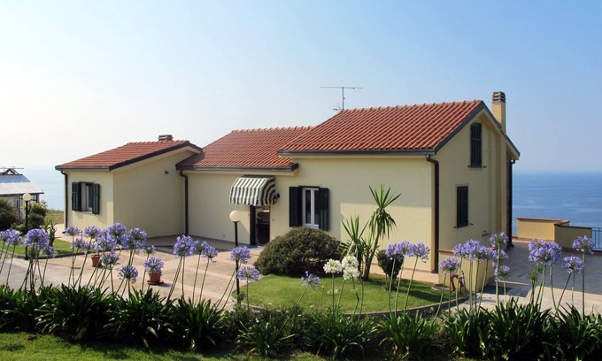 Poggi Appartement | Primavera (PGI131) by Interhome