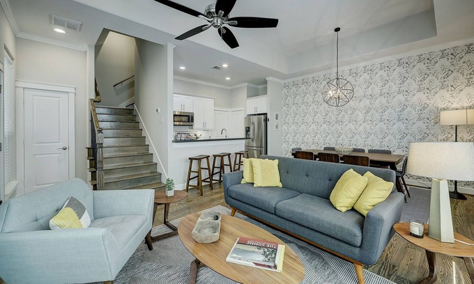 Shady Acres Maison | +Prime HTX Heights Location +Walkable to Dining/Coffee +King/Queen & Bunk Rooms