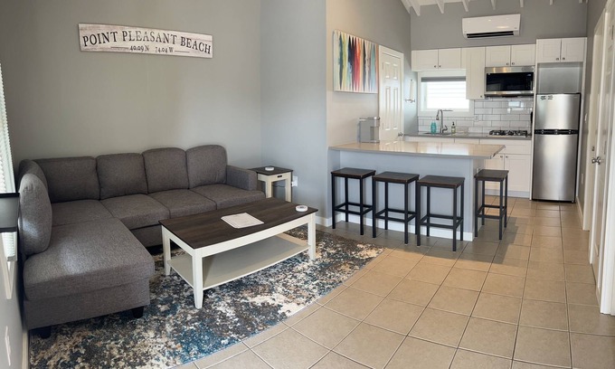 Point Pleasant Beach Copropriété | Prime Location, Steps from Beach, 2 BR, 1 BA with onsite parking spot