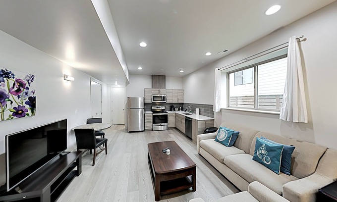 North Rose Hill Copropriété | Prime locale near wine country & beaches - dog-friendly with central AC