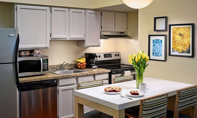 Omaha Hôtel | Prime Location! 3 Convenient Units, Free Breakfast, Onsite Pool, Free Parking