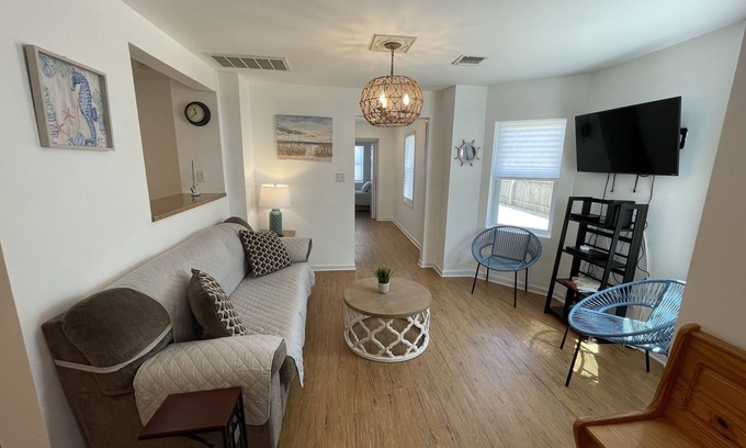 Ortley Beach Maison | Prime Location Close to Beach, Bay & Boardwalk. Beach Passes included!
