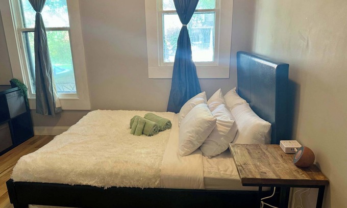 Victorian Village Maison | Prime Location – Free Parking – Short North