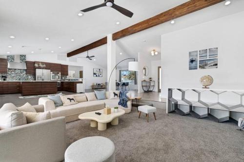 McNeil Estates Maison | Prime Location! Hidden Oasis 4 BR 10 min to Strip