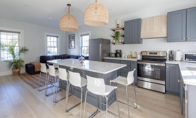 Marblehead Maison | Prime location in town w parking! Walk to beach, shops & harbor-Sleeps 8