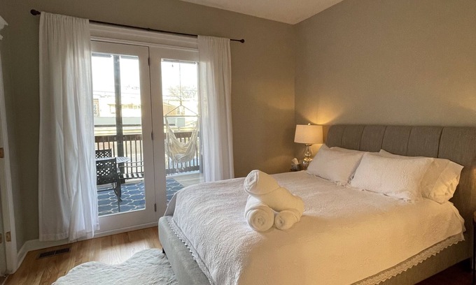 West Town Copropriété | Prime Location! Modern 3 Bed 3 Bath Rental in Chicago