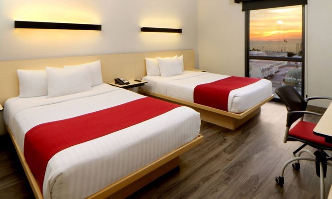 North Hotel Zone Hôtel | Prime Location Room with Cozy Touches Ideal for Exploring Beaches