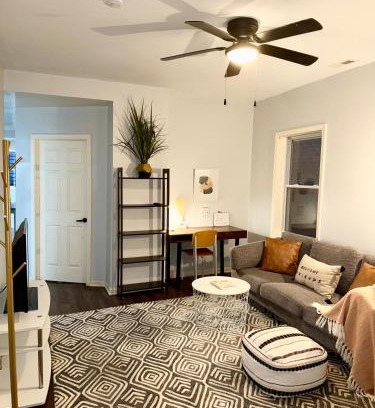 Grand Boulevard Appartement | Prime Location Retreat 4 Bedrooms w Parking