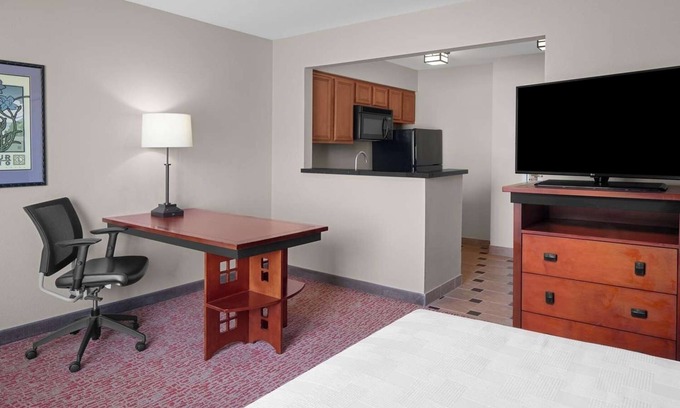 Downtown Hôtel | Prime Location! Room with Full Kitchen! Pets Allowed, Free Parking!