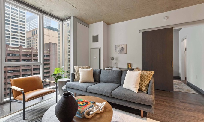 Downtown Chicago Appartement | Prime Loop Luxury + City & Train Views