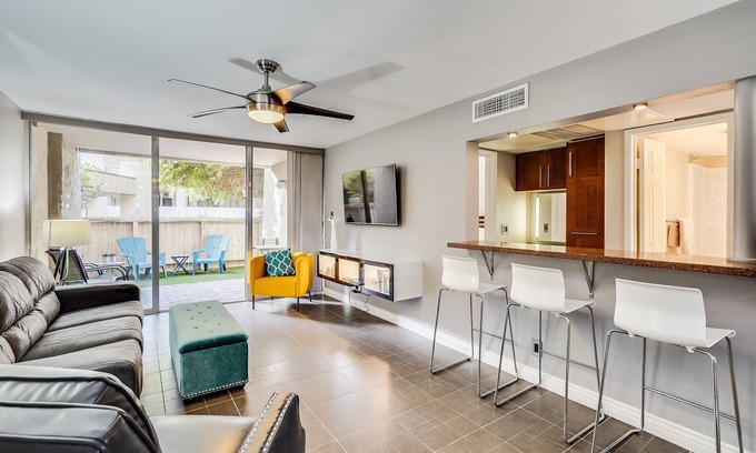 South Scottsdale Copropriété | Nouveau! Emplacement privilégié de la vieille ville de Scottsdale! Rez-de-chaussée avec terrasse. Piscine et bain à remous