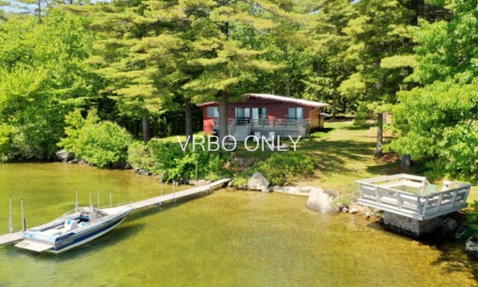 Gilford Cottage | Prime, propriété privée au bord de l'eau sur Winnipesaukee avec amarrage et parking amplement