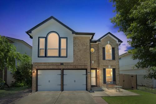 Greenslopes At Lake Creek Maison | Prime Round Rock, TX Getaway home