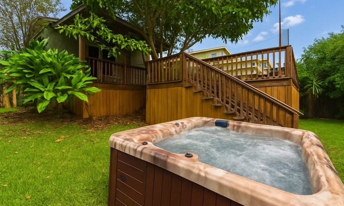 Port Tampa City Maison | Prime S Tampa Location with Hot Tub, Deck, Grill, Near Beach!