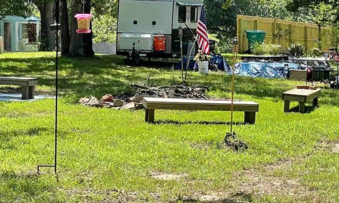 Bourbon Location De VR | Primitive Glamping Minutes from the River, Fishing, Swimming, Shopping, & Hiking