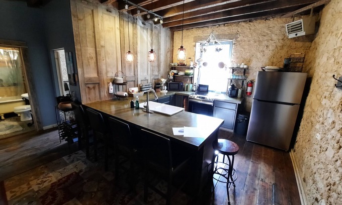 Colesburg Appartement | Primitive yet classy apartment in rural Iowa near small town shopping and hiking