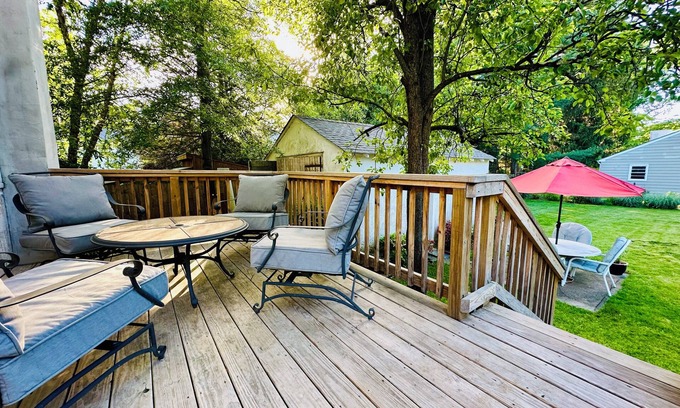 Princeton Maison | Princeton Haven w/Private Deck, Lush Backyard & Walk to Downtown Princeton!