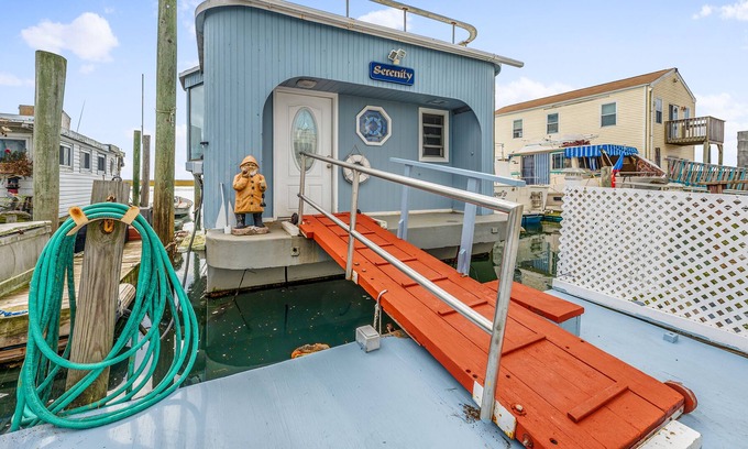 Seaford Location De Bateaux | Pristine Bayfront Houseboat