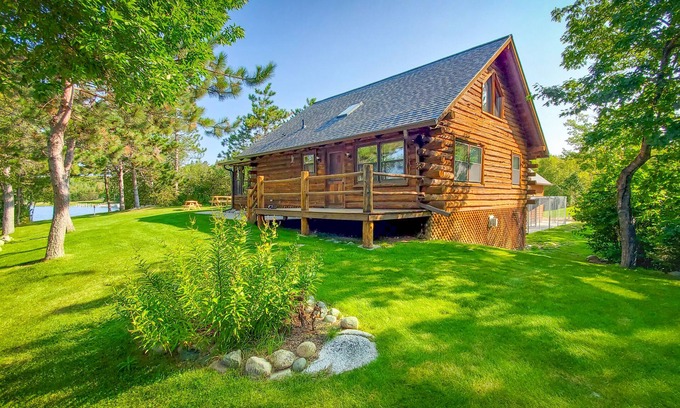 Long Lost Lake Cabine | Pristine Log Cabin on 600' of Lake Shore.