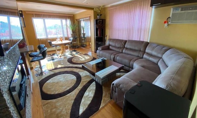 Valley Stream Maison | Pristine & Luxury 1 Bed and Breakfast!